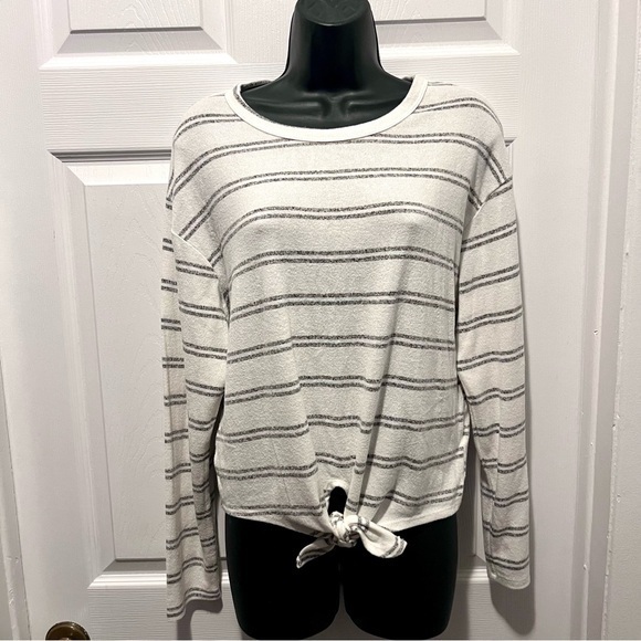 Caution To The Wind Tops - 3/25$💥 Caution To The Wind Shirt Sweater Blouse Top Medium Women striped